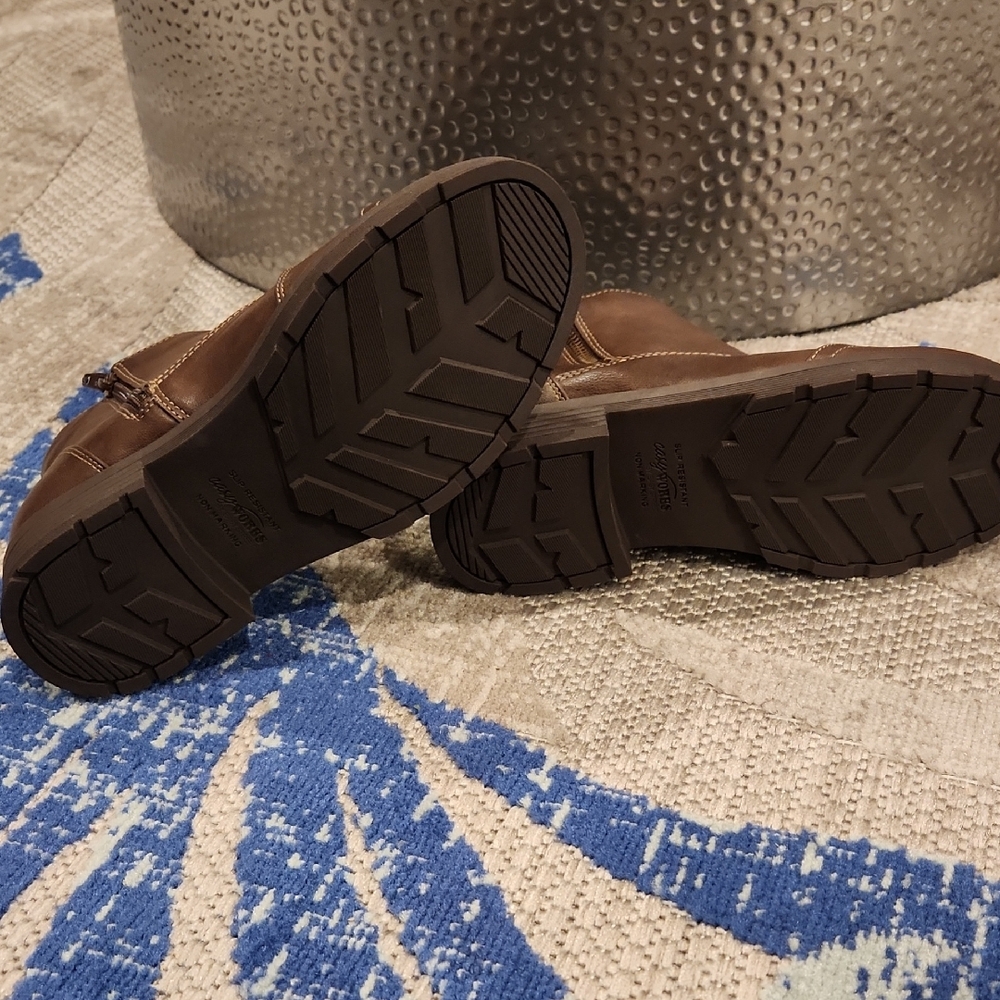 NWOB- Easy Works By Easy Street Brown Ankle Zippered Booties Non- Slip Size 7W - Picture 2 of 7